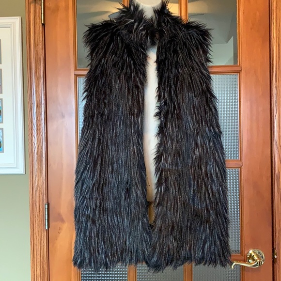 Adrianna Papell Other - Ardrianna Papell faux fur vest